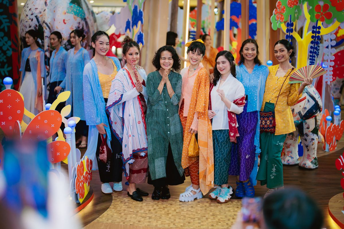 Jenama fesyen lokal berbasis wastra nusantara Sejauh Mata Memandang meluncurkan koleksi yang terinspirasi dari jajanan Indonesia bertajuk Kudapan.