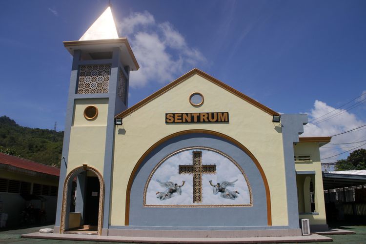 Gereja Sentrum yang berada di Kelurahan Tenda Kota Gorontalo, bagian penting dari keberadaan kota kolonial Gorontalo.