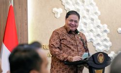 Airlangga: Pemerintah Pantau Industri Rentan PHK, Fokus Ciptakan Lapangan Kerja