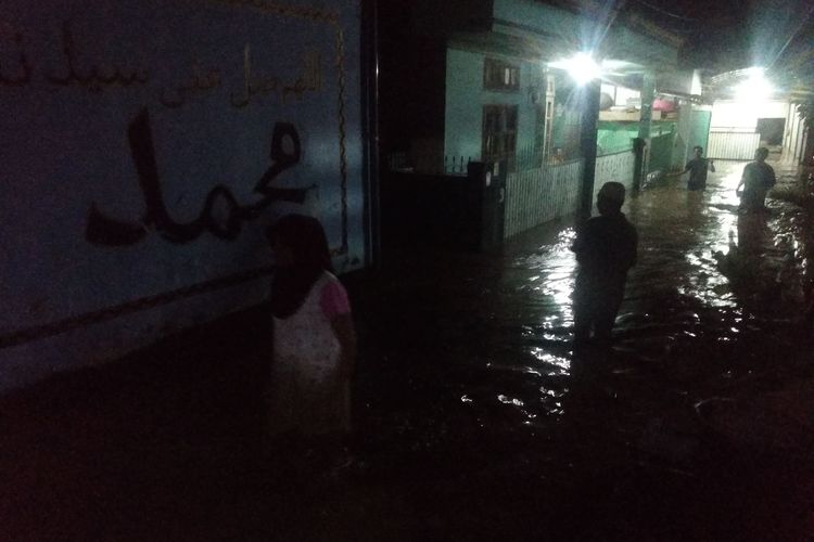 Banjir meredam permukiman warga di Kota Bima, Nusa Tenggara Barat (NTB), Jumat (9/2/2024).