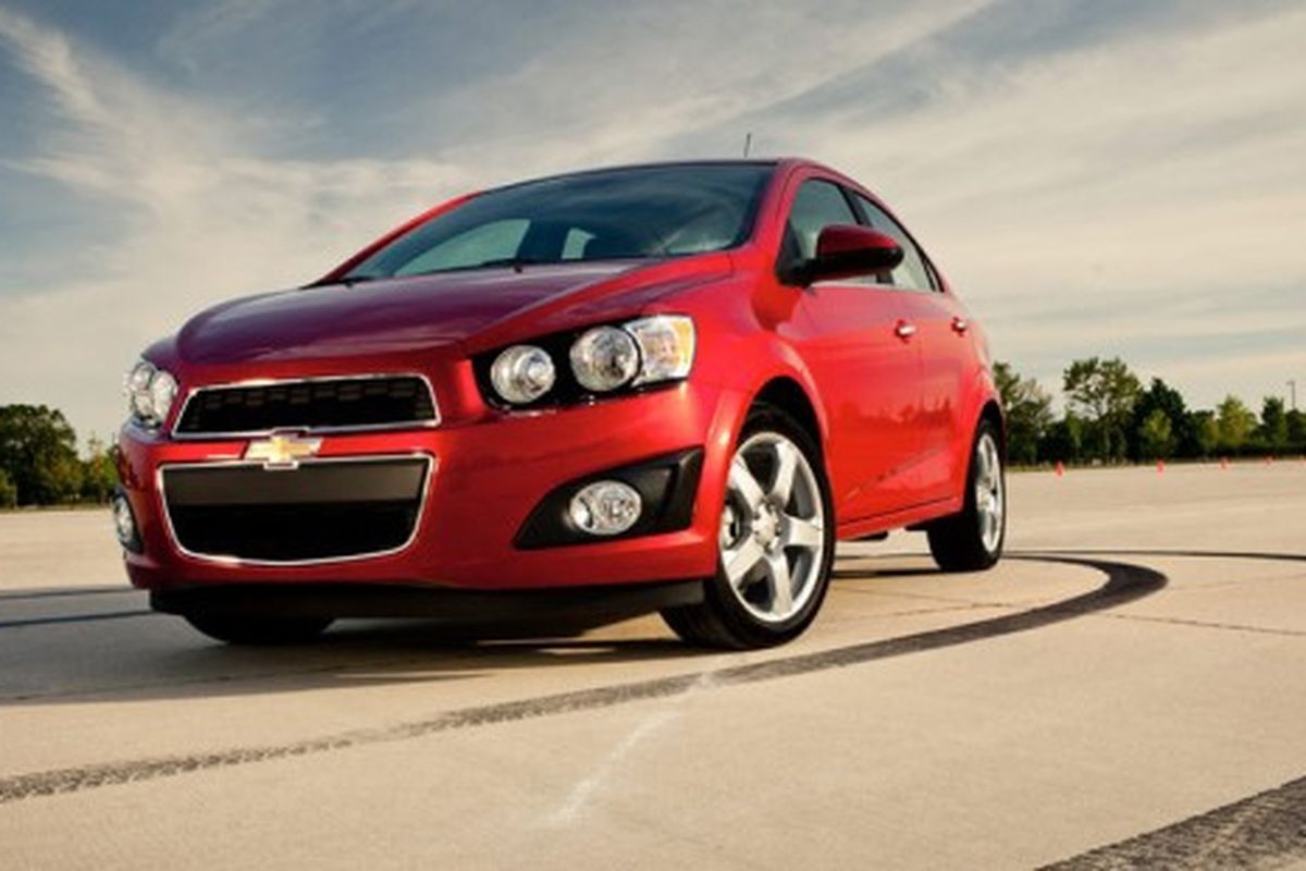 Langganan recall, kali ini ribuan unit Chevrolet Sonic (Aveo) mengalami masalah pada software indikator lampu sein pada meter cluster.