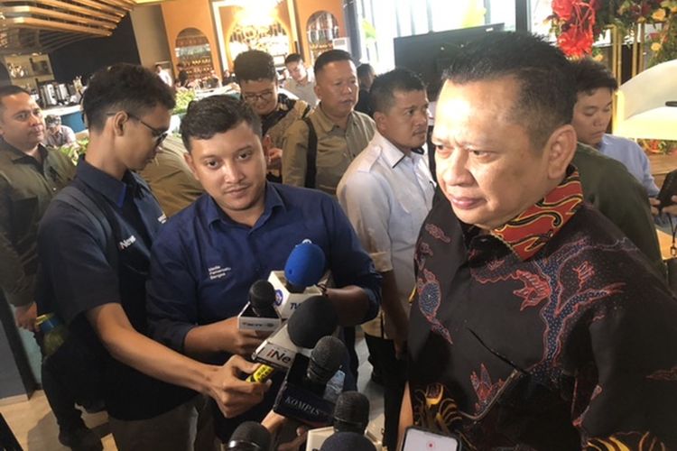 Ketua MPR RI Bambang Soesatyo di resto Parle, Senayan Park, Jakarta, Rabu (17/1/2024). 