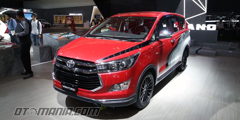 Toyota Kijang Innova Venturer 2017.