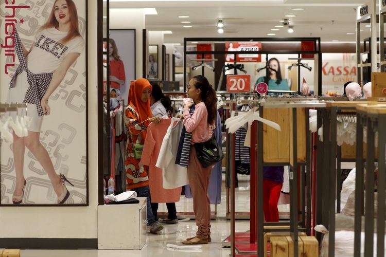 Suasana Matahari Department Store di Pasaraya Manggarai, Jakarta, Selasa (19/9/2017). PT Matahari Department Store Tbk memastikan akan menutup dua gerai yang berlokasi di Pasaraya Blok M dan Pasaraya Manggarai pada akhir bulan September 2017 akibat pusat perbelanjaan tersebut sepi pengunjung. 