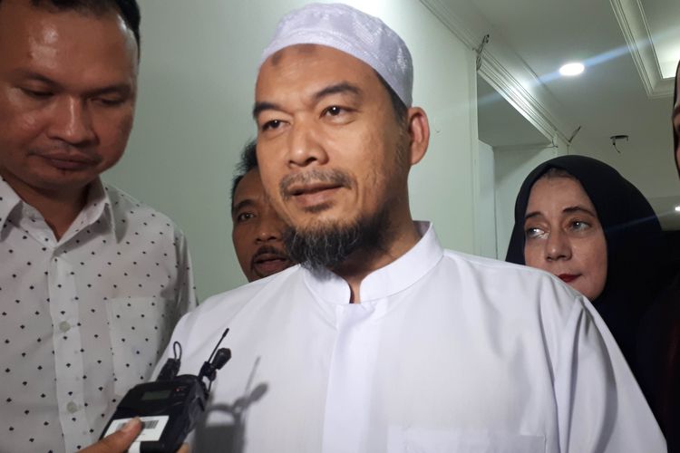 Ustaz Ansufri Idrus Sambo atau Ustaz Sambo memenuhi panggilan penyidik Ditreskrimum Polda Metro Jaya untuk dimintai keterangan sebagai saksi kasus makar tersangka Eggi Sudjana, Senin (27/5/2019).