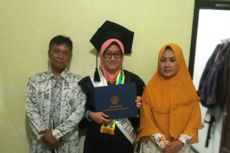 Dita Ardwiyanti dari Prodi Magister Pendidikan Sains berhasil lulus dengan meraih IPK 4.