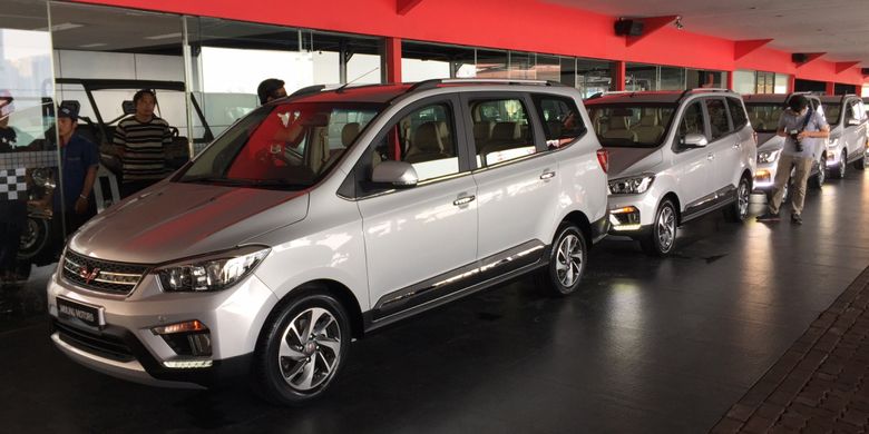 Wuling Confero S merupakan LMPV pesaing Avanza, Mobilio, Suzuki