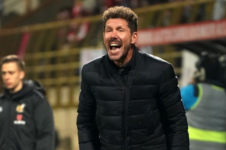 Pelatih Atletico Madrid, Diego Simeone bereaksi selama pertandingan sepak bola Copa del Rey (Piala Raja) antara Cultural Leonesa dan Club Atletico de Madrid di stadion Reino de Leon di Leon, pada 23 Januari 2020