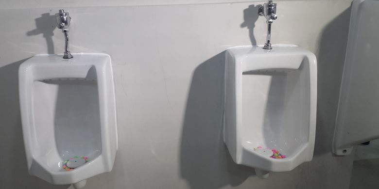 Urinoir di toilet baru yang ramah disabilitas di Kawasan Monas.