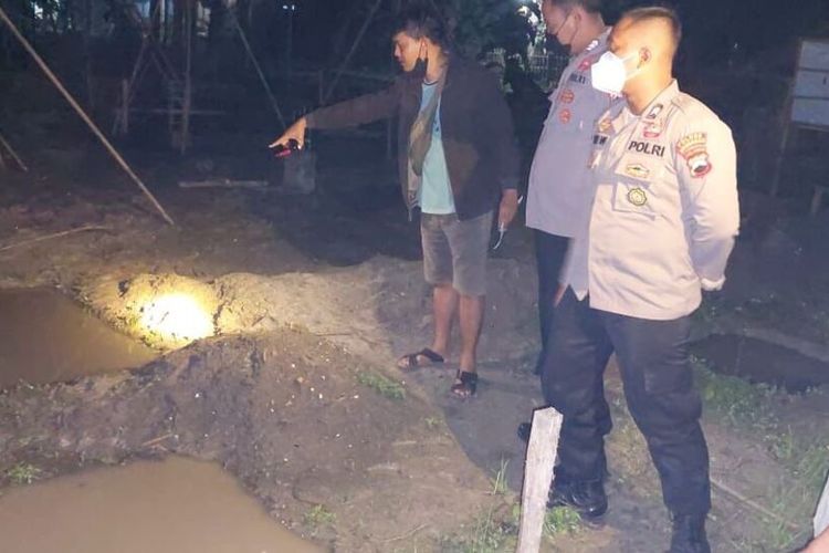 Afatar Sukma Wijaya, bocah laki-laki berusia empat tahun ditemukan tewas di kubangan air bekas proyek tak jauh dari rumahnya di Desa Kalisari, Kecamatan Kradenan, Kabupaten Grobogan, Jawa Tengah, Minggu (17/7/2022) malam.