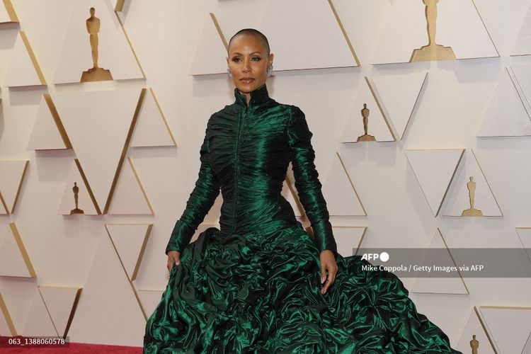 Aktris Jada Pinkett Smith menghadiri perhelatan Academy Awards atau Oscar ke-94 yang digelar di Dplby Theater, Hollywood, California, Minggu (27/3/2022). 