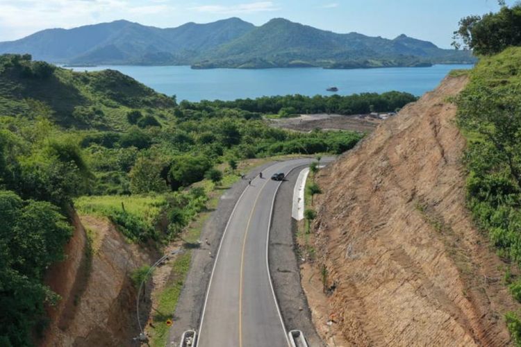 Kementerian Pekerjaan Umum dan Perumahan Rakyat (PUPR) telah menyelesaikan pembangunan jalan baru Labuan Bajo menuju Golo Mori di Kabupaten Manggarai Barat, Nusa Tenggara Timur (NTT).