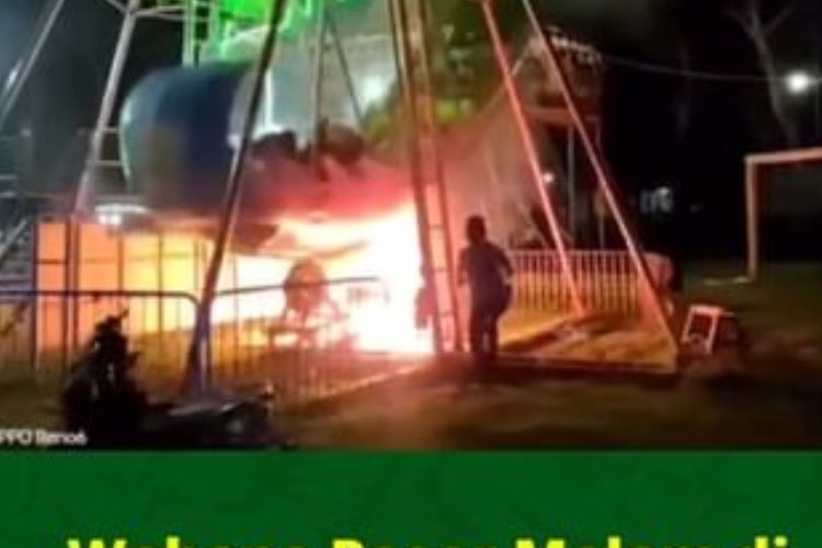  Viral di media sosial sebuah video yang memperlihatkan wahana kora-kora atau kapal ayunan terbakar di pasar malam Desa Kebonharjo, Kecamatan Jatirogo, Tuban, Jawa Timur, terbakar, Sabtu (23/4/2022), malam.