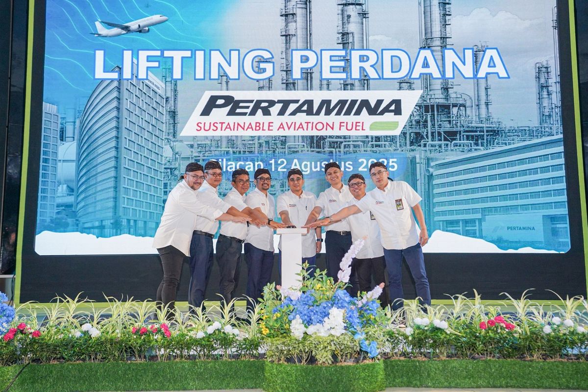 Acara Lifting Perdana Sustainable Aviation Fuel (SAF) di Kilang Pertamina Cilacap, Kabupaten Cilacap, Jawa Tengah, Selasa (12/8/2025).
