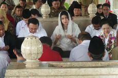 Ahok, Djarot, dan Calon Kepala Daerah PDI-P Berdoa di Makam Bung Karno