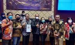 Prihatin Nasib 500.000 Warga Pemilik “Surat Ijo” di Surabaya, Junimart Girsang: Akan Kami Perjuangkan