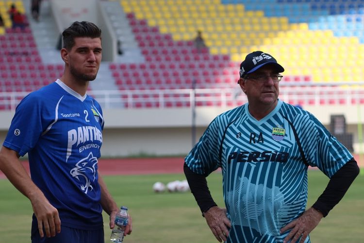 Pelatih Persib Bandung, Robert Rene Alberts dan Nick Kuipers