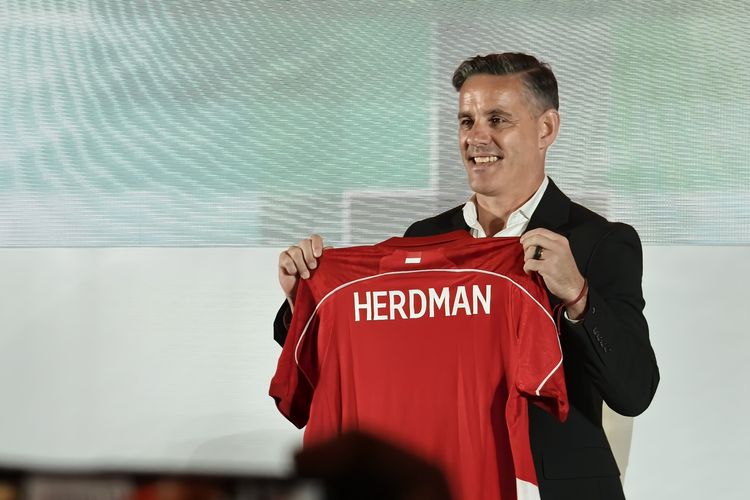 John Herdman secara resmi diperkenalkan sebagai pelatih Timnas Indonesia pada Selasa (13/1/2026) di Hotel Mulia, Jakarta.