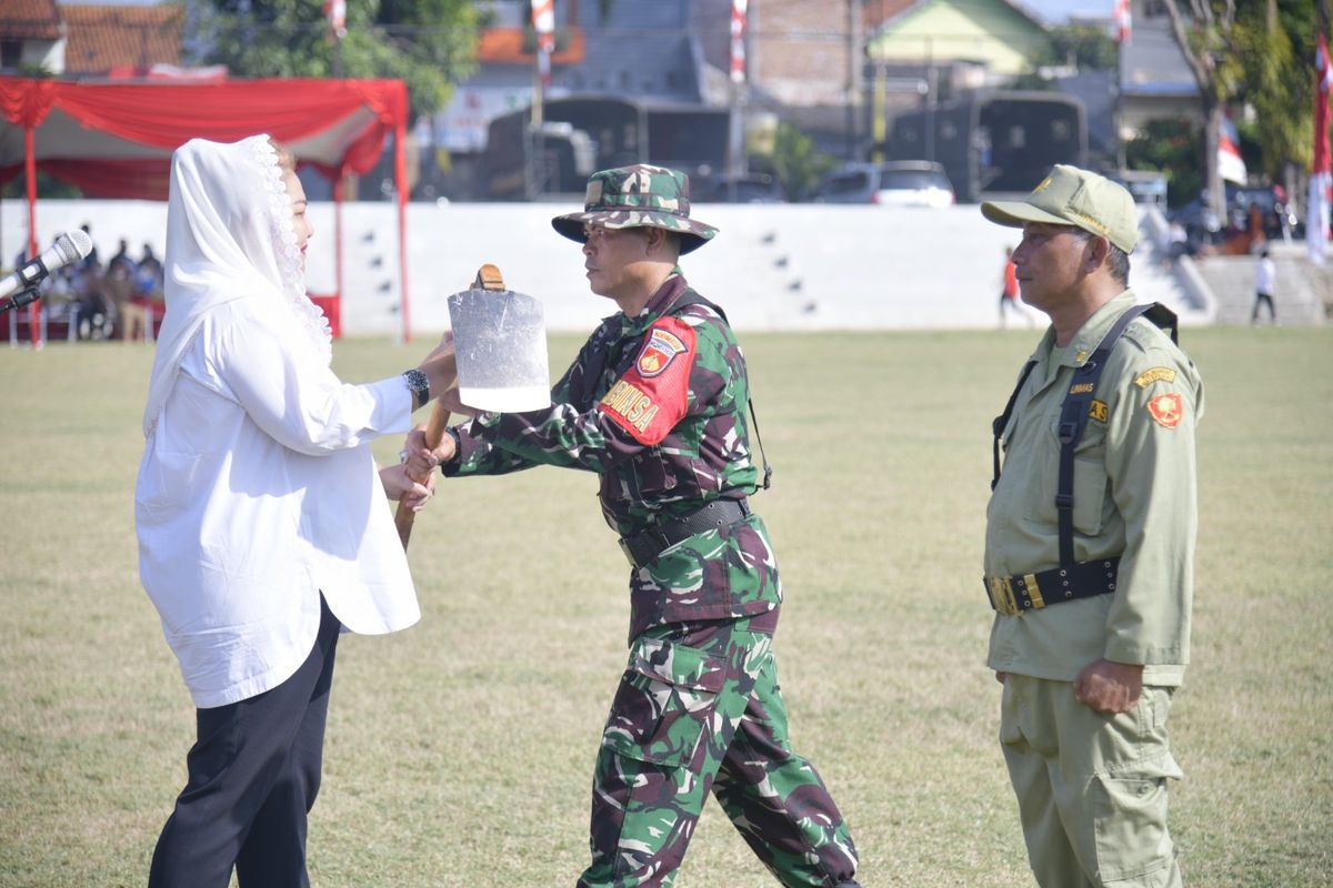 Wali Kota Semarang Hevearita Gunaryanti Rahayu saat mengikuti upacara Pembukaan TMMD Tahap II di Lapangan Merbau, Rabu (12/7/2023).
