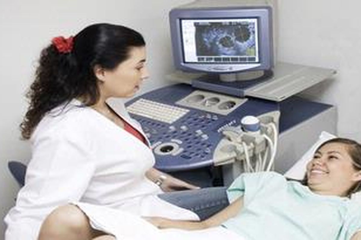 USG memiliki banyak manfaat untuk mendeteksi kesehatan dan perkembangan bayi dalam kandungan. 