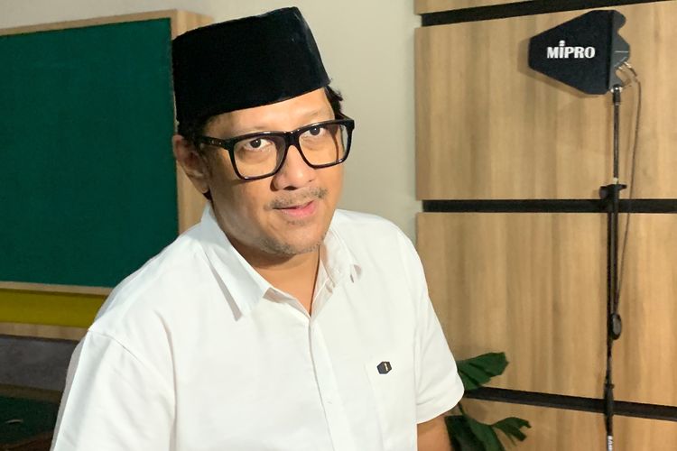 Komedian Andre Taulany saat ditemui usai konferensi pers Berkah Ramadhan 1443 H di TRANS7 di kawasan Tendean, Jakarta Selatan, Jumat (1/4/2022).