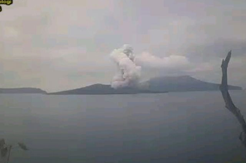 Gunung Anak Krakatau Dilaporkan Alami Belasan Kali Letusan Kecil