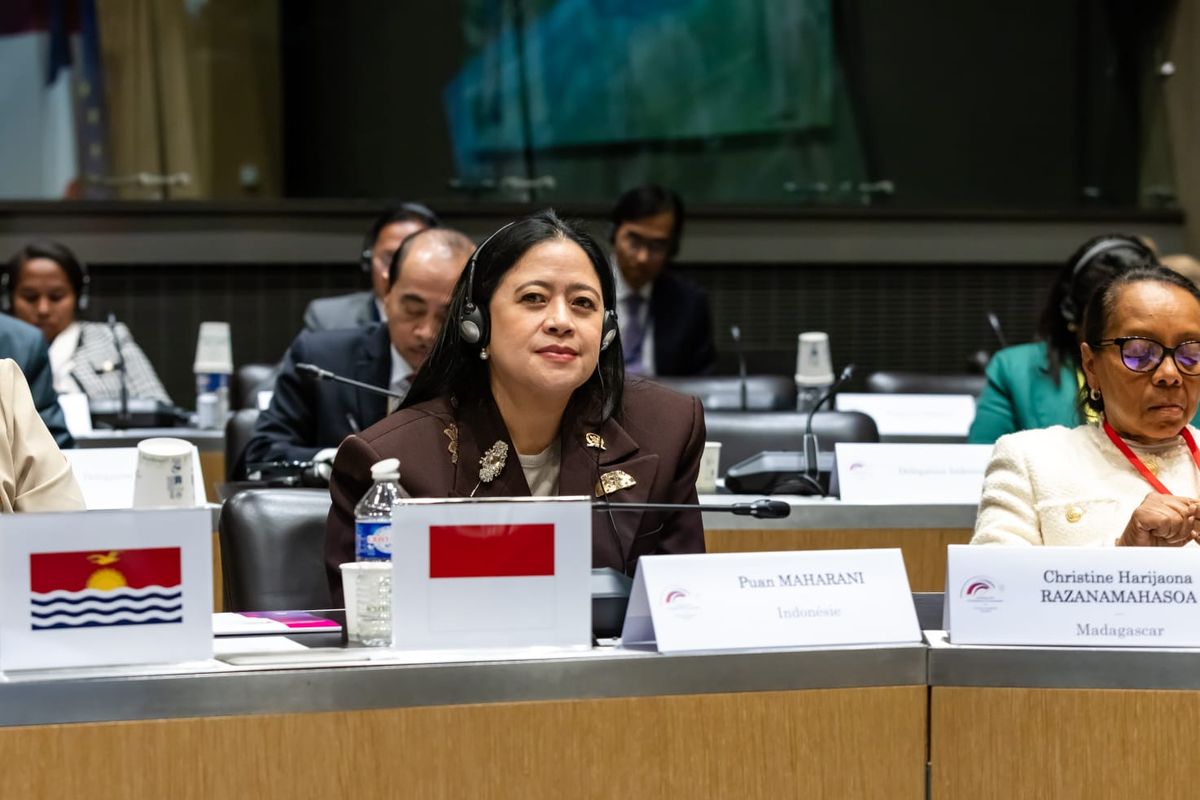 Ketua Dewan Perwakilan Rakyat (DPR) Republik Indonesia (RI) Puan Maharani dalam Konferensi Tingkat Tinggi (KTT) Ketua Parlemen Perempuan Dunia atau Women Speakers' Summit 2024 di Hotel de Lassay, Paris, Prancis, Kamis (7/3/2024).