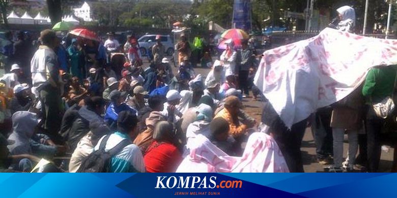 100 Buruh Star Cosmos Tangerang Demo
