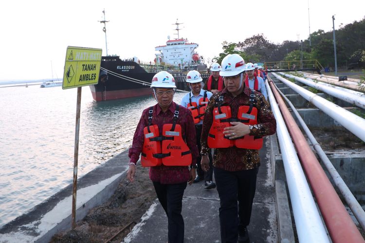 Dirut Pertamina Jelaskan Penyebab Antrean BBM di SPBU di Bali