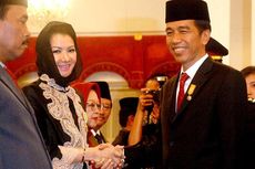 Rita Terima Satyalancana Karya Bhakti Praja Nugraha dari Jokowi