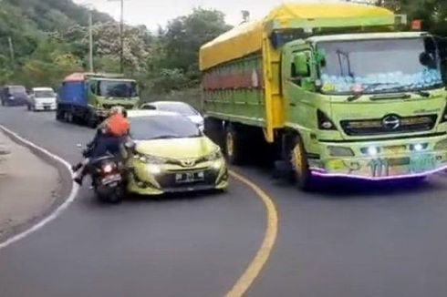 Viral Video Yaris Tabrak Motor, Ini Alasan Jangan Menyalip di Tikungan