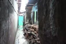 Rumahnya Rusak Berat Akibat Banjir, Warga Ini Berharap Bantuan Pemprov DKI