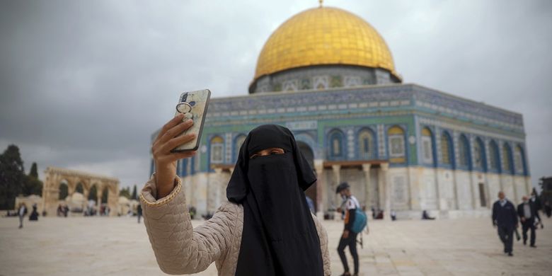 Israel opens tourism in Jerusalem, Palestine is torn apart all pages