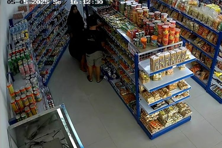 Komplotan Pencuri Susu Formula Terekam CCTV, Bawa Kabur Curian dengan Ditaruh di Paha