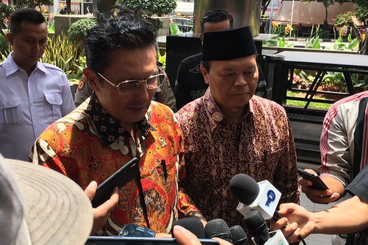 Wakil Ketua MPR Fadel Muhammad dan Hidayat Nur Wahid tiba di Gedung Merah Putih KPK, Senin (9/3/2020).