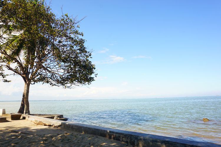 Pantai Labombo di Kota Palopo, Sulawesi Selatan.