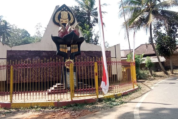 Monumen Brimob yang berada di pojokan Jalan Baiturrohman, Kelurahan Tlogowaru, Kecamatan Kedungkandang, Kota Malang. 