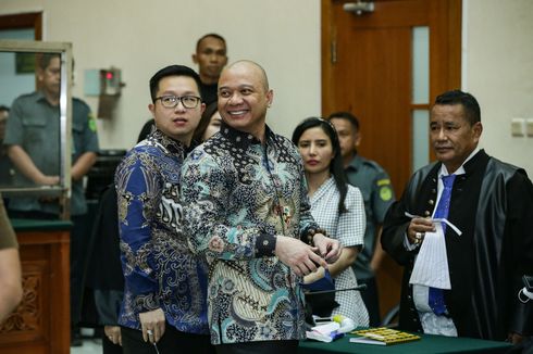 Beda Sikap Teddy Minahasa Saat Awal Sidang dengan Vonis: Dulu Emosional Kini Banyak Senyum