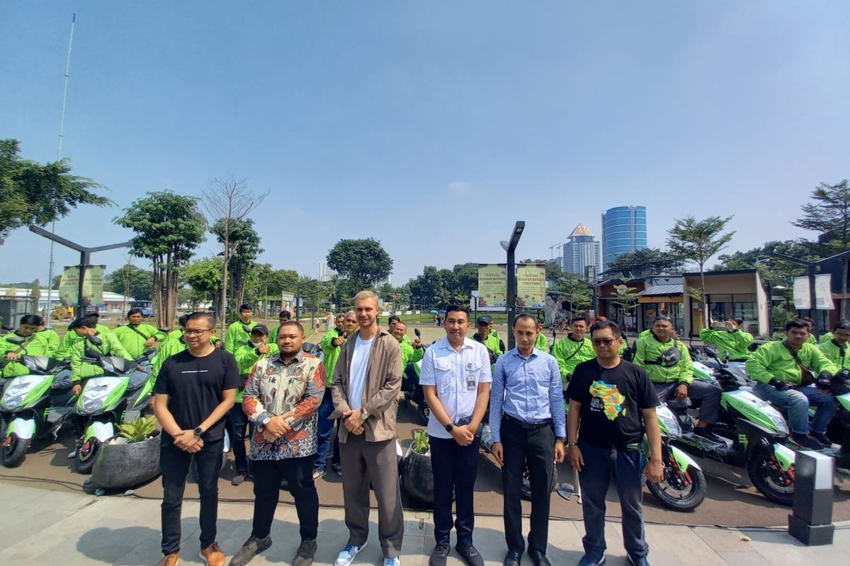 Perusahaa aplikasi layanan ride-hailing, inDrive meluncurkan 50 armada motor listrik pertama di Indonesia tepatnya di Cibis Park, Jakarta, Kamis (22/6/2023).