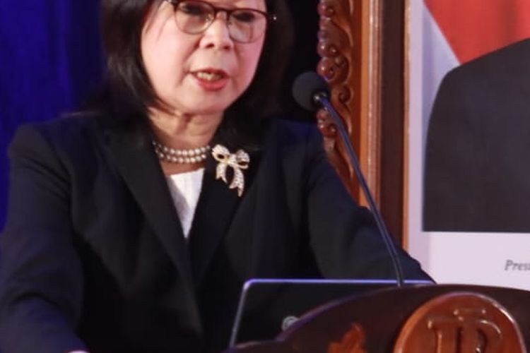 Deputi Gubernur Bank Indonesia Filianingsih Hendarta, saat pengukuhan Kepala KPw BI Tegal yang baru, di Hotel Bahari Inn Kota Tegal, Jawa Tengah, Rabu (30/8/2023).