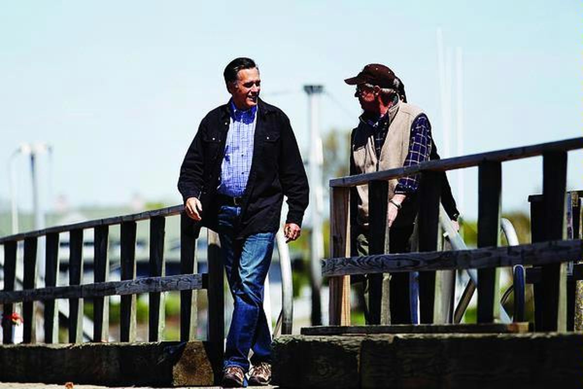 Kandidat Presiden Amerika Serikat dari Partai Republik, Mitt Romney (kiri), berbicara dengan warga dalam kunjungannya ke Portsmouth Fish Pier, Portsmouth, New Hampshire, Senin (30/4). Romney dan Presiden AS Barack Obama menjadikan peringatan 1 tahun tewasnya pemimpin Al Qaeda, Osama bin Laden, sebagai isu kampanye.