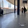 Kotornya Jembatan Stasiun LRT Dukuh Atas, Tisu hingga Masker Berserakan di Lantai