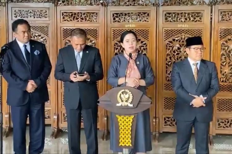 Ketua DPR Puan Maharani beserta jajaran pimpinan DPR usai rapat paripurna penutupan masa sidang, Kamis (15/12/2022).