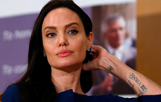 Setelah 10 Tahun, Angelina Jolie Akui Siap Tunjukkan Bekas Luka Mastektomi