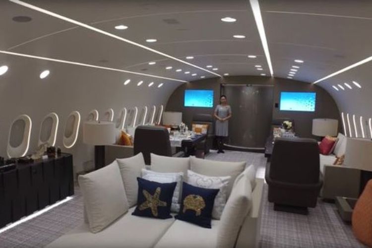 Foto ini menampilkan ruang utama di pesawat sewaan Dreamliner Boeing 787 milik Deerjet. 