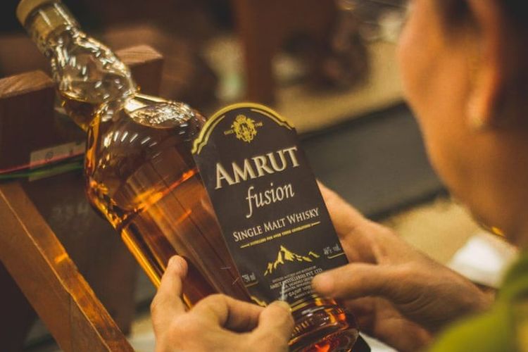 Amrut, salah satu merek wiski lokal India.