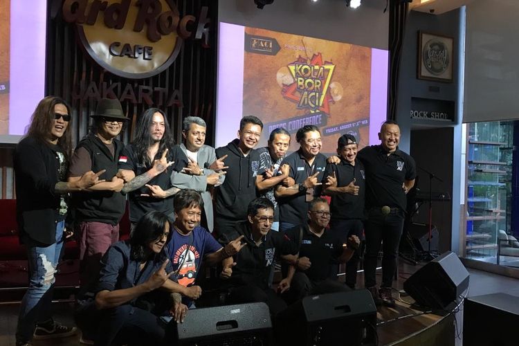 Deretan musisi hingga band pengisi acara KOLABORACI saat jumpa pers di kawasan Senayan, Jakarta Selatan baru-baru ini. 
