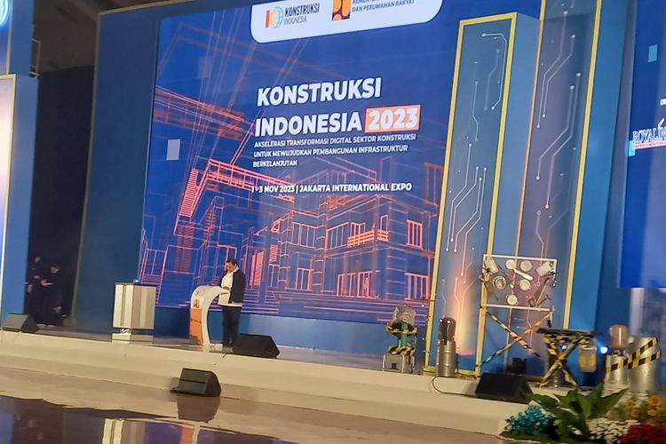 Menteri Koordinator Bidang Perekonomian Airlangga Hartarto membuka acara Hari Konstruksi Indonesia tahun 2023 di Jakarta International Expo (JIExpo), Kemayoran, Jakarta, Rabu (1/11/2023).