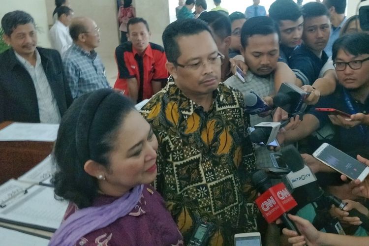 Wakil Ketua MPR RI Mahyudin dan Siti Hediati Hariyadi atau Titiek Soeharto saat ditemui sebelum Rapat Paripurna di Kompleks Parlemen, Senayan, Jakarta, Selasa (20/3/2018). 
