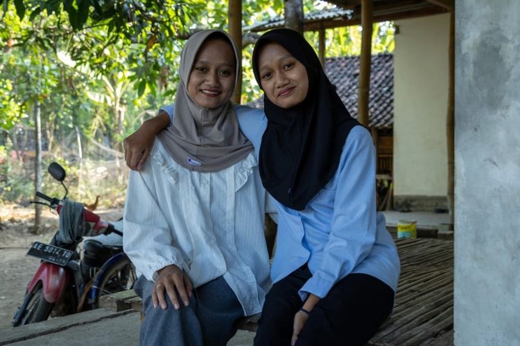 Cerita Mahmudah dan Rikah, Putri Kembar Anak Buruh Serabutan Berhasil Diterima di UGM
